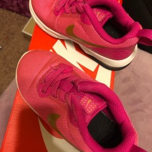Toddler Girls Nike Pink Tennis Shoe Size 8
